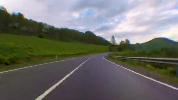 El lapso de tiempo de vídeo de conducción a lo largo de carretera de montaña Chuysky Tracto en las montañas de Altai — Vídeos de Stock