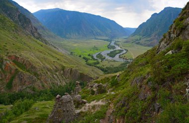 Chulyshman nehri vadisi. Büyük boy panorama..