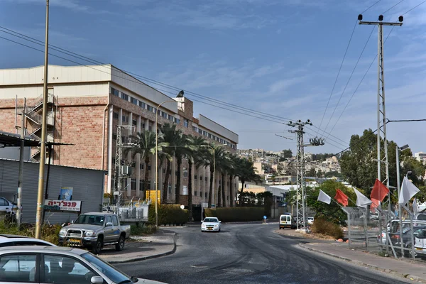 Ciudad de Tiberias la vida en las calles: personas, coches en la calle — Foto de Stock