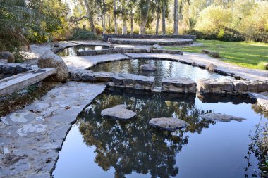 Park creek civarında Katzrin içinde küçük bir şelale ile 