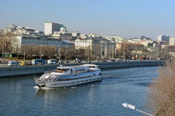 Моторне суден у Москви-ріки — стокове фото