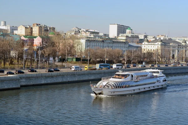 Моторне суден у Москви-ріки — стокове фото