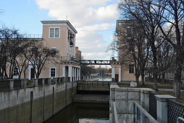 Moskva, floden Yauza — Stockfoto