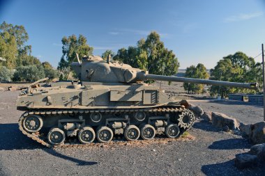 Anma töreninde Katzrin yüklü İngiliz Centurion tankı