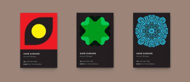 Vektör Asgari Biçim Grafikleri. Geometrik desenli dikey kartlar ayarlandı. Üstünlük.