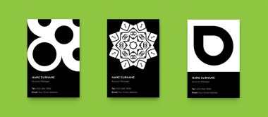 Vektör Asgari Biçim Grafikleri. Geometrik desenli dikey kartlar ayarlandı. Üstünlük.