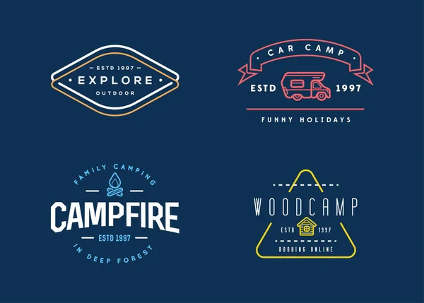 Шаблони Логотипів Кемпінгуderness Дизайн Знаків Елементами Вигаданий Зразок Тексту — стоковий вектор