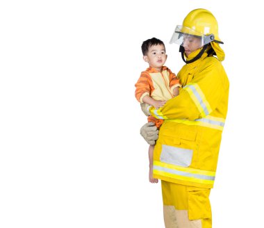 Bir çocuk tutan itfaiyeci izole ve yolunu ekle