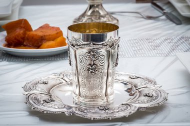 Cam şarap, saf gümüş
