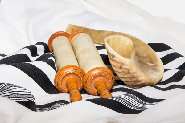 Shofar ile sefer Tevrat (İncil),