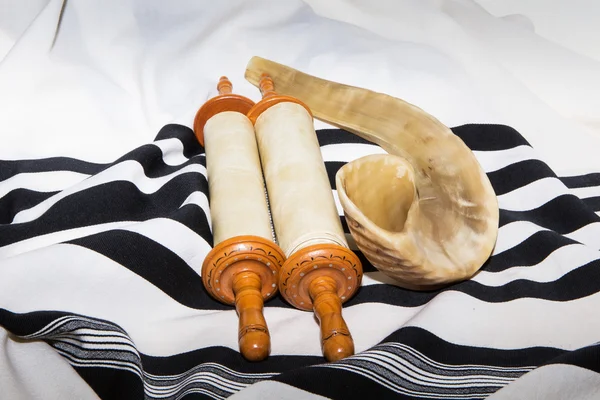 Sefer Torah (Bible), With shofar — Stock Photo, Image