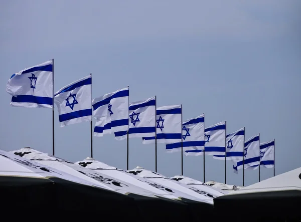 Israeliska flaggor självständighetsdagen — Stockfoto