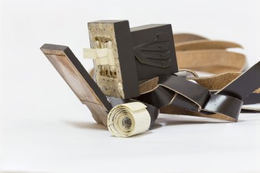 Tefillin'i üretim süreci. Deri