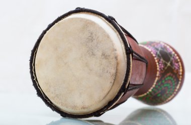Darbuka tasarlanmış. Ağaçtan
