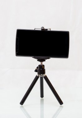 Mini sehpa ile smartphone