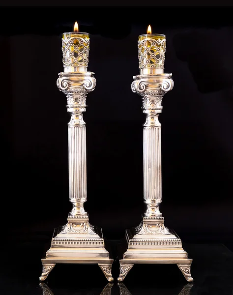 Shabbat candles. Silver candlesticks with olive oil — Stock Photo, Image