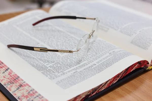 Bril op de Talmoed. Achtergrondstudie Torah — Stockfoto