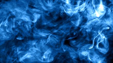 Şeffaf arkaplanda sis var. Mavi dumanlı sis dokusu. Soyut Bulut. Sisli sis resmi örtüyor