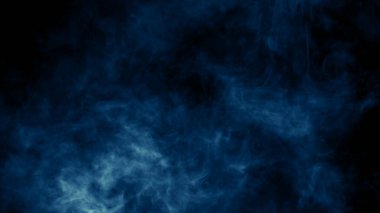 Şeffaf arkaplanda sis var. Mavi dumanlı sis dokusu. Soyut Bulut. Sisli sis resmi örtüyor