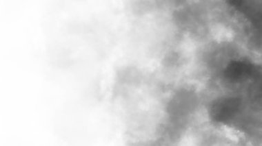 Şeffaf arkaplanda sis var. Mavi dumanlı sis dokusu. Soyut Bulut. Sisli sis resmi örtüyor