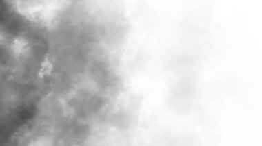 Şeffaf arkaplanda sis var. Mavi dumanlı sis dokusu. Soyut Bulut. Sisli sis resmi örtüyor