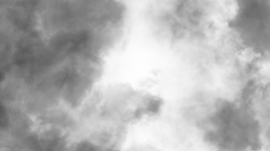 Şeffaf arkaplanda sis var. Mavi dumanlı sis dokusu. Soyut Bulut. Sisli sis resmi örtüyor