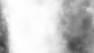 Şeffaf arkaplanda sis var. Mavi dumanlı sis dokusu. Soyut Bulut. Sisli sis resmi örtüyor