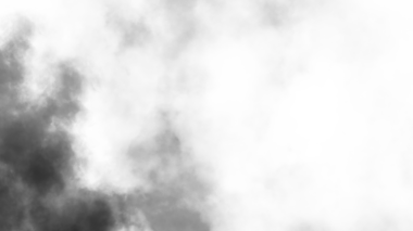 Şeffaf arkaplanda sis var. Mavi dumanlı sis dokusu. Soyut Bulut. Sisli sis resmi örtüyor