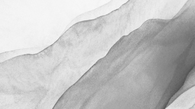 Bulutlu desenli ve aşınmış mermer efektli beyaz kağıda suluboya boya.