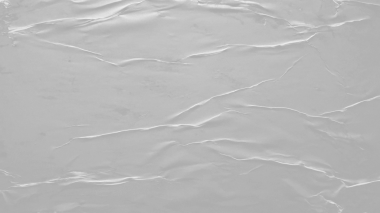 Yapıştırılmış kağıt dokusu. Buruşuk ve buruşuk yüzey düz siyah kağıt poster arka planı. Model için buruşuk ıslak kağıt