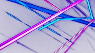 Neon mor ışık huzmeleri, parlak ultraviyole psikedelik soyut arka plan. Parlak çizgiler efekti