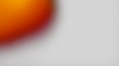 Retro film kaplama etkisi. Gradyan desen ışık sızıntısı alevi. Sıcak ateş tozla ışıldıyor