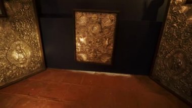 Eski bir kilise güzel sunak