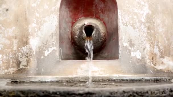 Decorative water fountain with running water — Stock Video