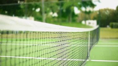 Boş bir Tenis Kortu içinde Net çekim