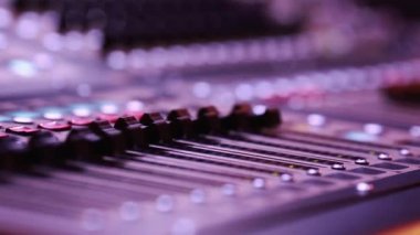 Dijital ses konsol Fader performa aşamasında tarafından