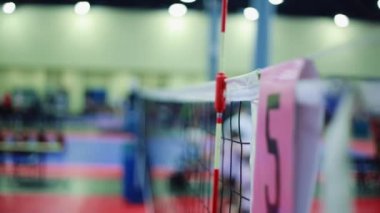 Voleybol Net uygulamaları sırasında kapalı oyun öncesi