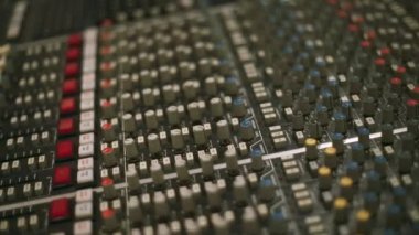 Fader ve profesyonel ses konsol düğmeleri