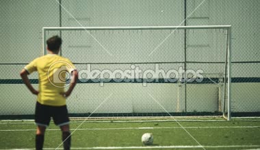 Net için tekme top pratik futbolcu