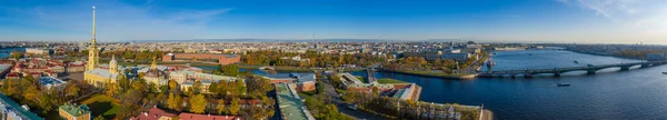 Peter e Paul Fortress e Peter e Paul Cathedral, vista aérea drone. São Petersburgo — Fotografia de Stock