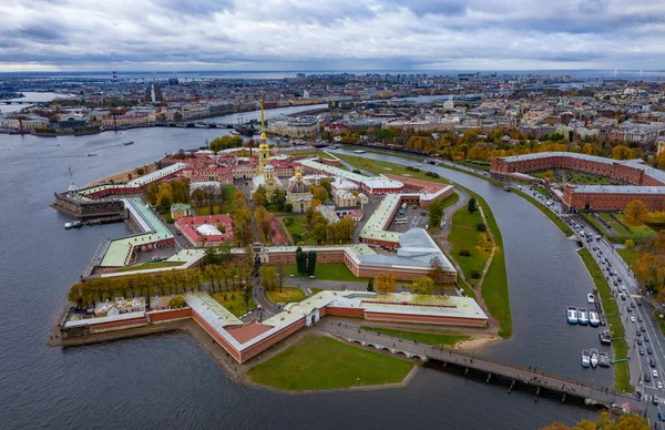 Peter en Paul Fort en Peter en Paul kathedraal, antenne drone uitzicht. Sint-Petersburg — Stockfoto