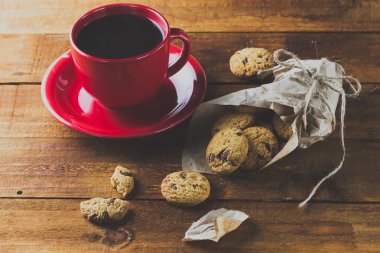 bir fincan kahve ve yulaf ezmesi kurabiye. arka plan. Tonlama