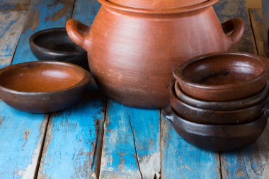 Kil yemekleri ahşap eski arka plan üzerinde