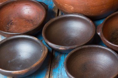 Kil yemekleri ahşap eski arka plan üzerinde