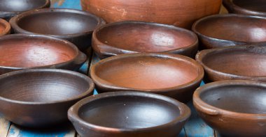 Kil yemekleri ahşap eski arka plan üzerinde