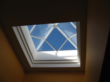 Duvarın içinde belgili tanımlık pencere