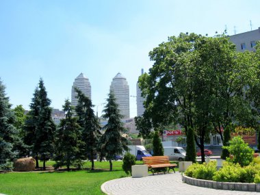 Dinyeper kıyısında yüksek bina