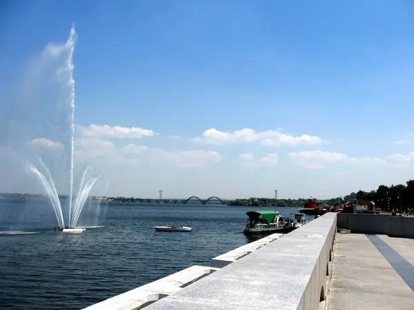 Rio Dnieper e gêiser — Fotografia de Stock