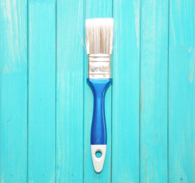 Bir ahşap turkuaz arka plan üzerinde fırça