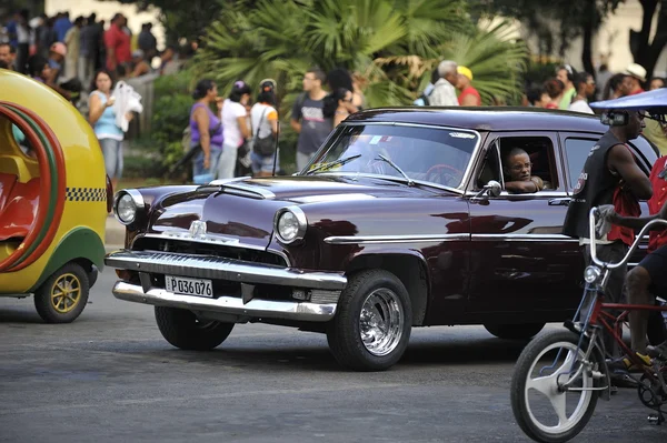 Carros antigos de Cuba . — Fotografia de Stock